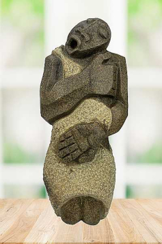 Skulptur "Man with detailed Hands" von Clive Thodland aus grünem Serpentin